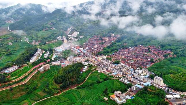 发窝乡集镇全貌。莫开国 摄.jpg 发窝乡集镇全貌。莫开国 摄.jpg