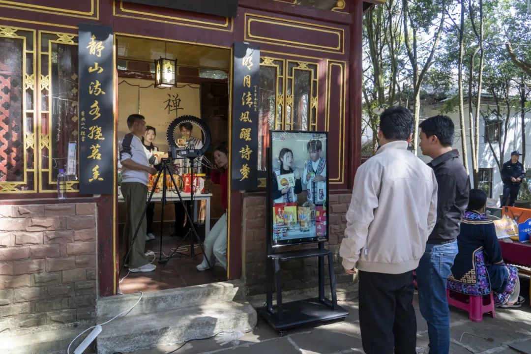 18.主播.jpg 18.主播.jpg