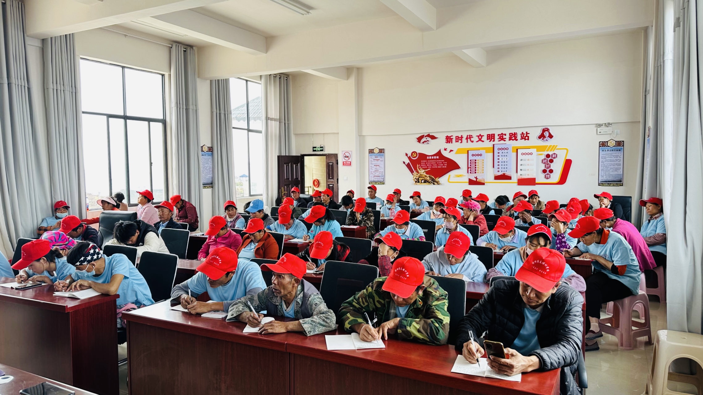 发窝乡:养老护理技能培训赋能乡村振兴 (1).jpg 发窝乡:养老护理技能培训赋能乡村振兴 (1).jpg