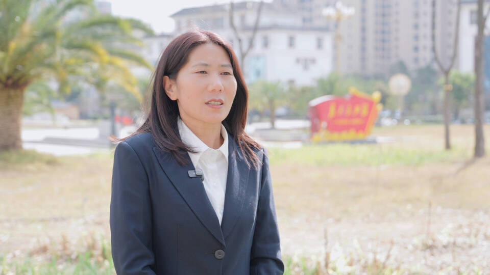 李梅.jpg 李梅.jpg