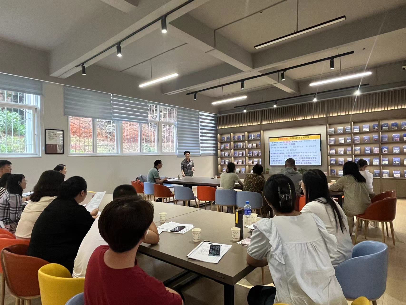 支教教师和武定县一中教师联合教研.jpg 支教教师和武定县一中教师联合教研.jpg